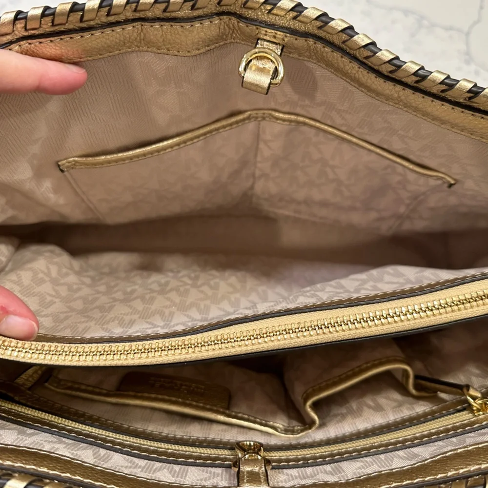 Micheal Kors leather and straw woven satchel - Picture 4 of 7